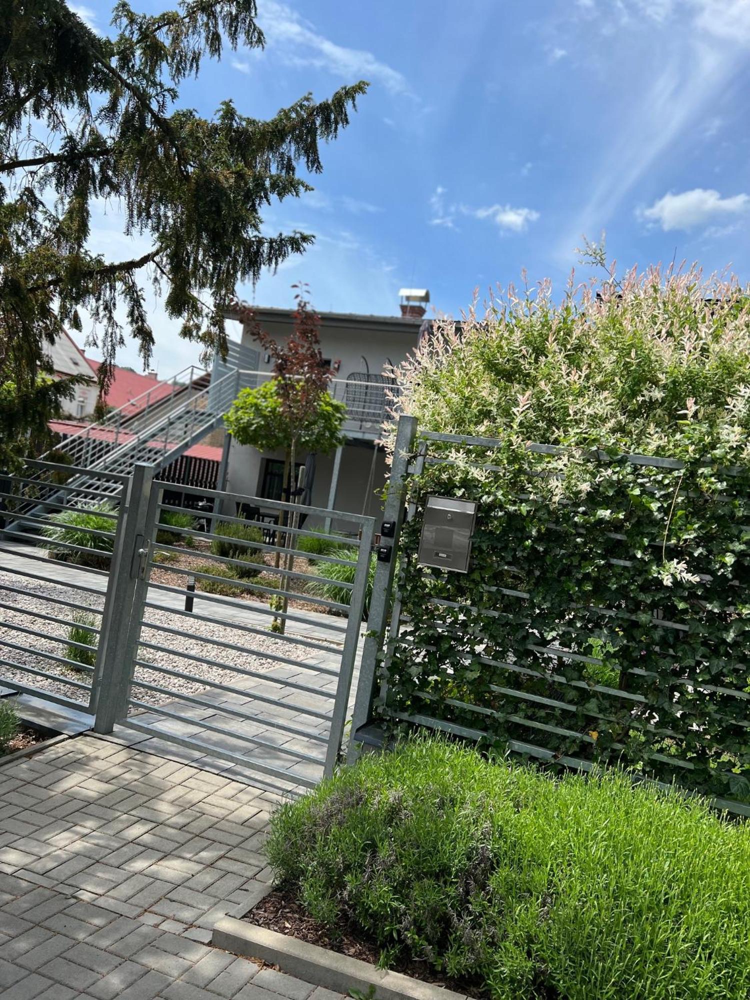 Apartmány Benešov Benesov nad Ploucnici Exterior foto